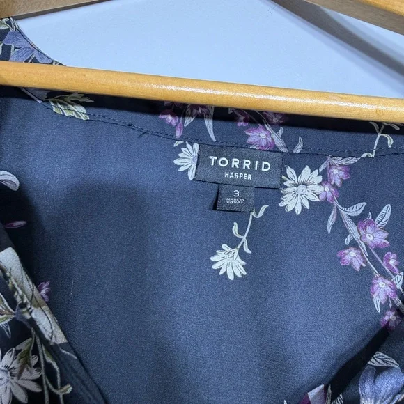Torrid Women’s Plus Size Floral Blouses Bundle Lot Size 3XL - Picture 7 of 7